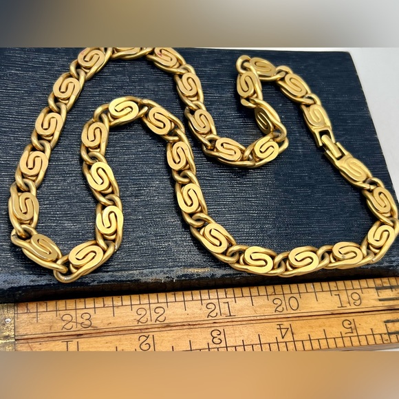 Vintage MONET 24” snail chain necklace gold wide 9mm links heavy! - Picture 6 of 10
